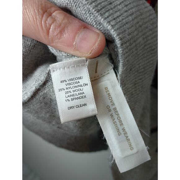 Women's Loft Deer Sweater Size Medium Wool Gray Long sleeve Pull Over Cozy - Picture 4 of 6